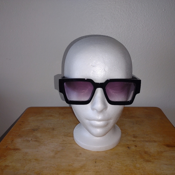 LOUIS VUITTON UNISEX ITALIAN MADE SUNGLASSES. BLK WITH PURPLE LENSES - Picture 1 of 4